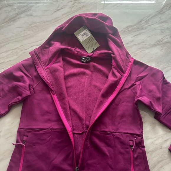 Flash hyperstretch 3 way stretch fleece Color is Magenta deer I’m - Picture 3 of 4